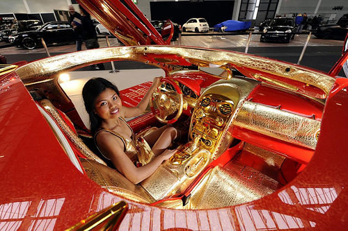 镶600颗红宝石纯金迈凯轮SLR 售价7千万