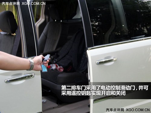 高端商务首选 试驾进口克莱斯勒大捷龙 
