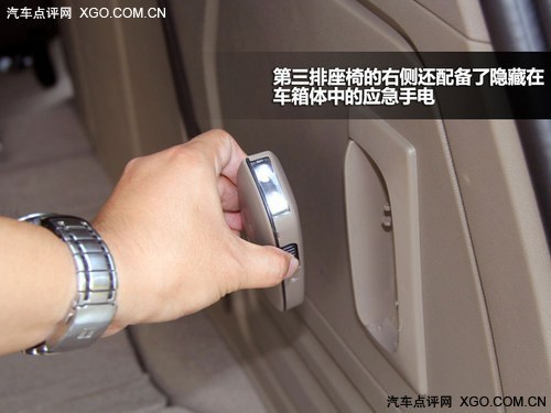 高端商务首选 试驾进口克莱斯勒大捷龙 