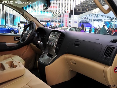 进口9座mpv 现代h1预售20万/定名辉翼 